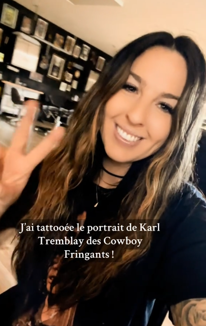 Une Québécoise dévoile l'impressionnant tatouage de Karl Tremblay qu'elle a réalisé.