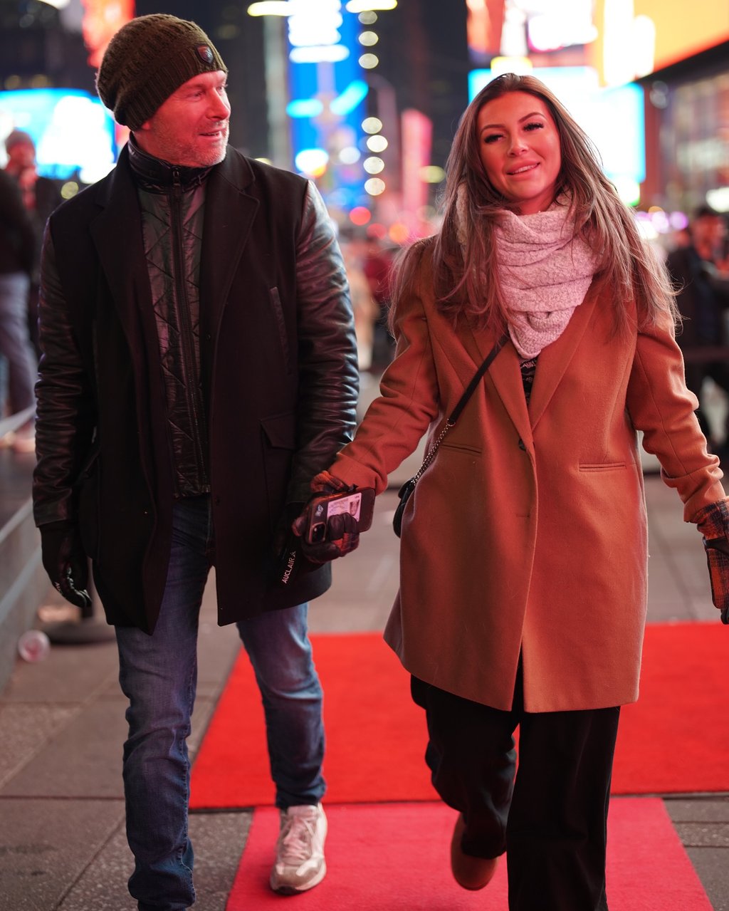 Jonathan de Ma mère, ton père a retrouvé l'amour et publie une première photo avec elle