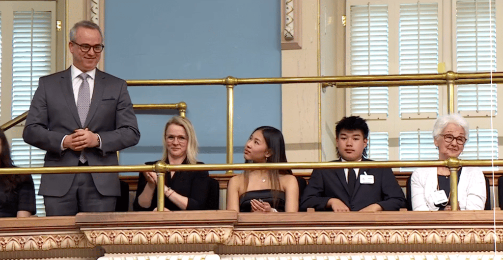 Gino Chouinard reçoit un grand hommage à l'Assemblé nationale