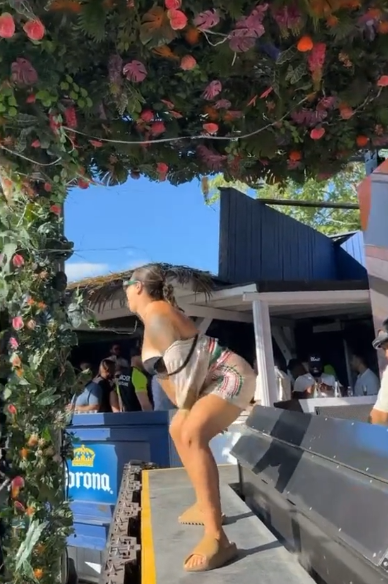 Une vidéo de Mariana Mazza qui s'éclate et qui danse au Beachclub enflamme les médias sociaux