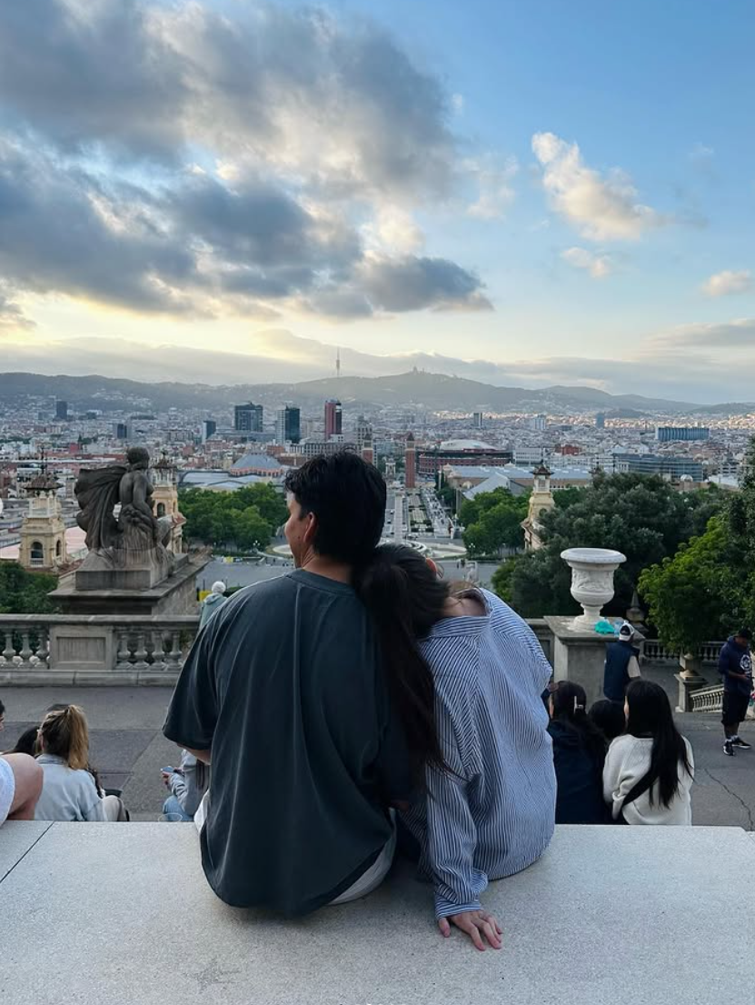 Charlie Lemay-Thivierge profite d'un séjour en Espagne avec son amoureux qui habite là-bas