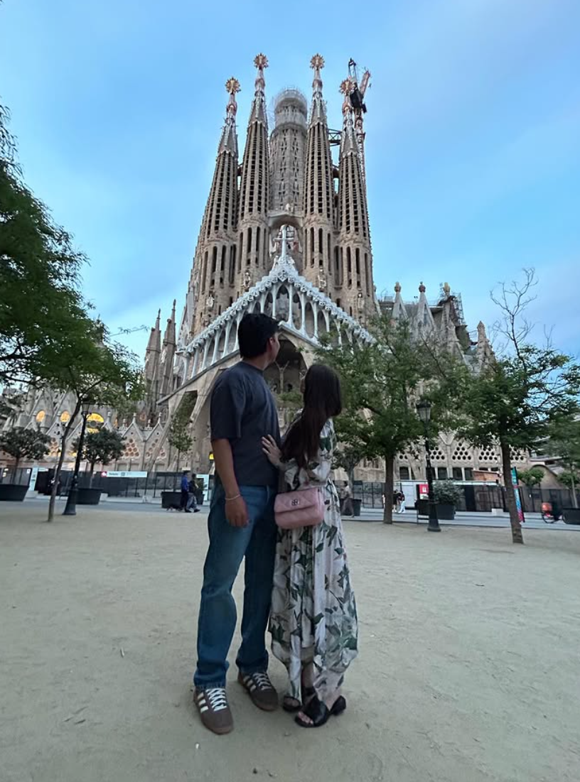 Charlie Lemay-Thivierge profite d'un séjour en Espagne avec son amoureux qui habite là-bas