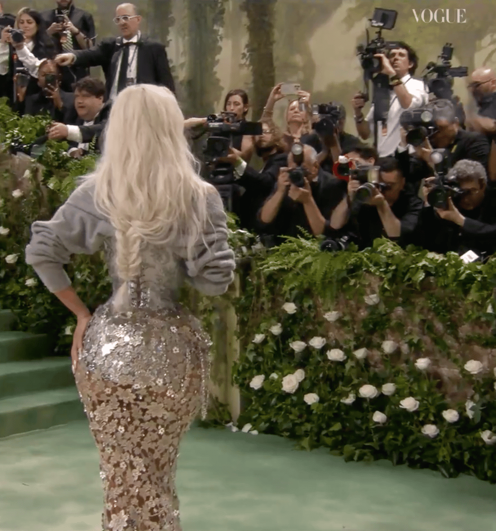 Kim Kardashian au milieu d’une controverse douteuse avec son look du Met Gala