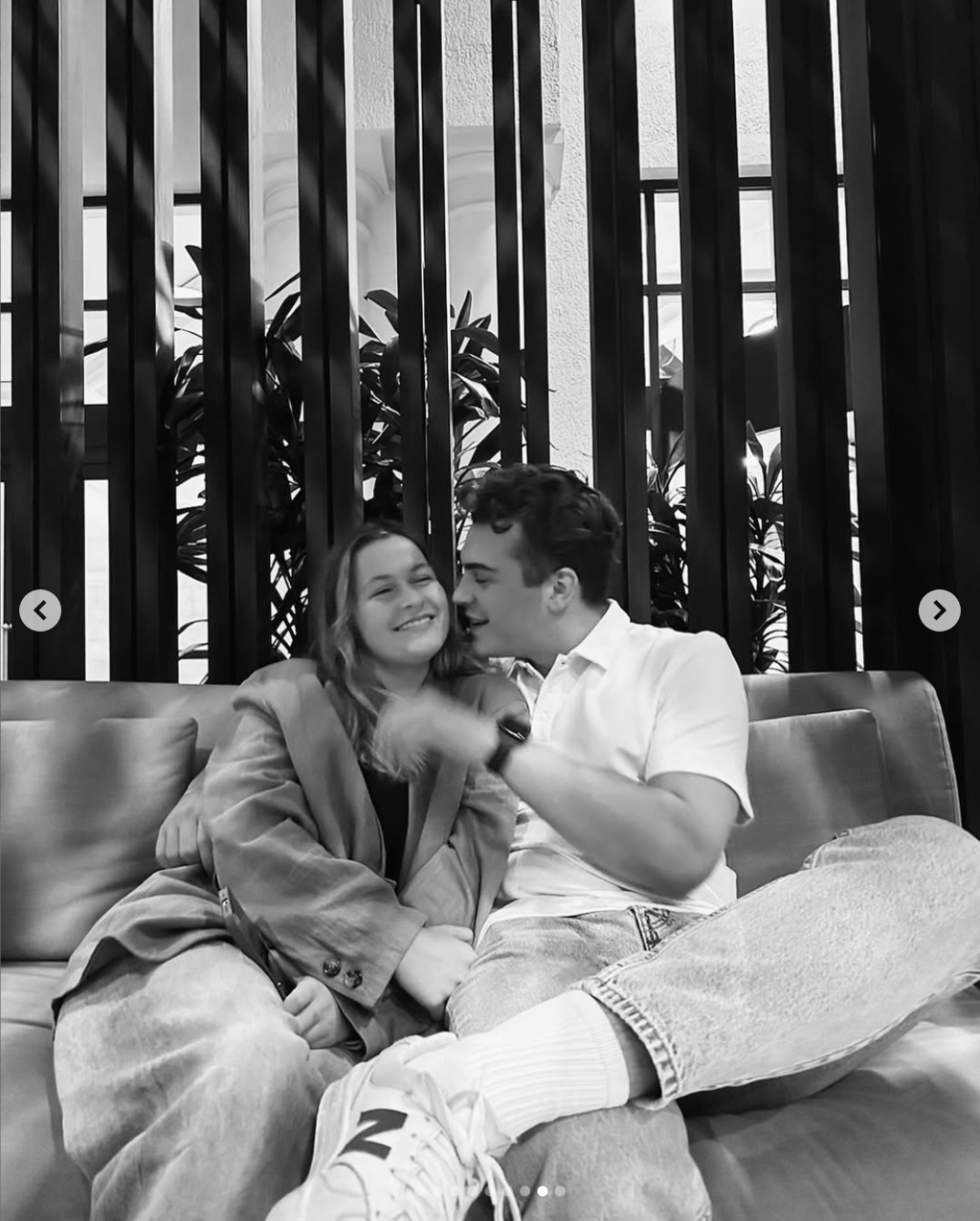 La fille de Véronique Cloutier et Louis Morissette publie des photos de son voyage en France et un détail retient l'attention