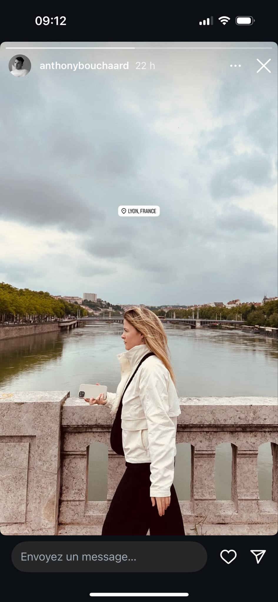 La fille de Véronique Cloutier et Louis Morissette publie des photos de son voyage en France et un détail retient l'attention