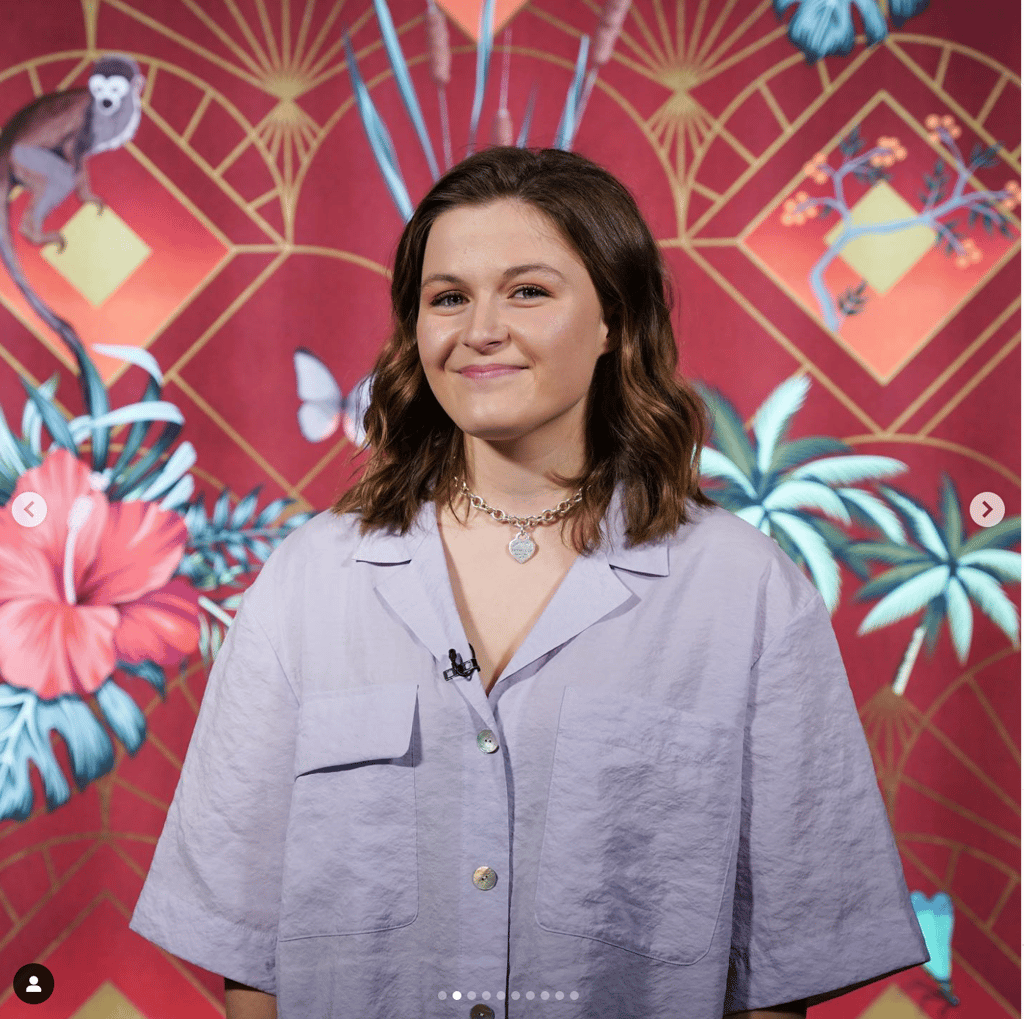 La fille de Véronique Cloutier et Louis Morissette publie des photos de son voyage en France et un détail retient l'attention