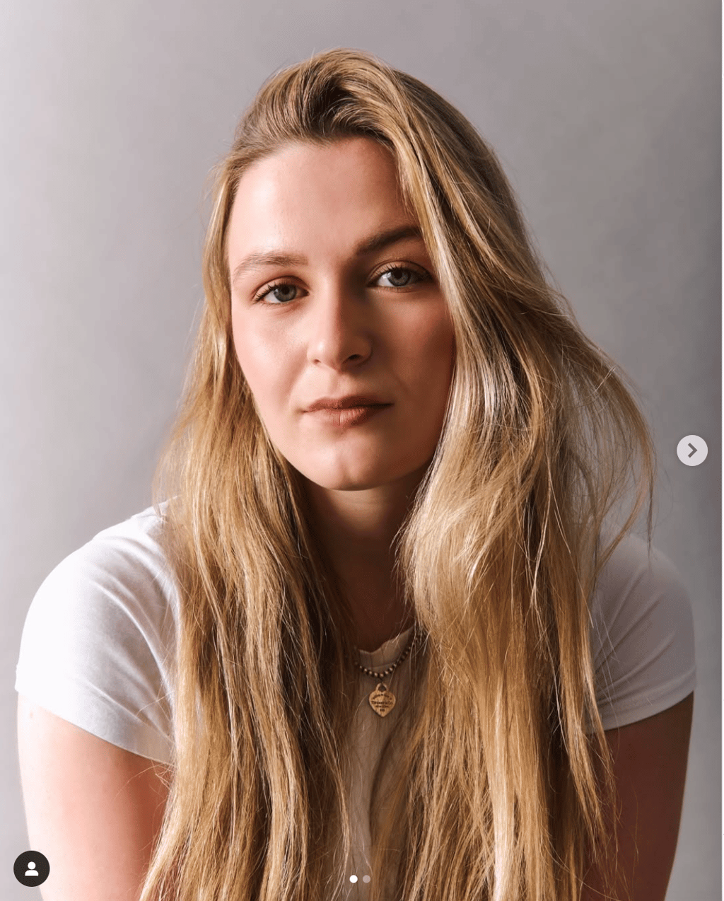 La fille de Véronique Cloutier et Louis Morissette publie des photos de son voyage en France et un détail retient l'attention
