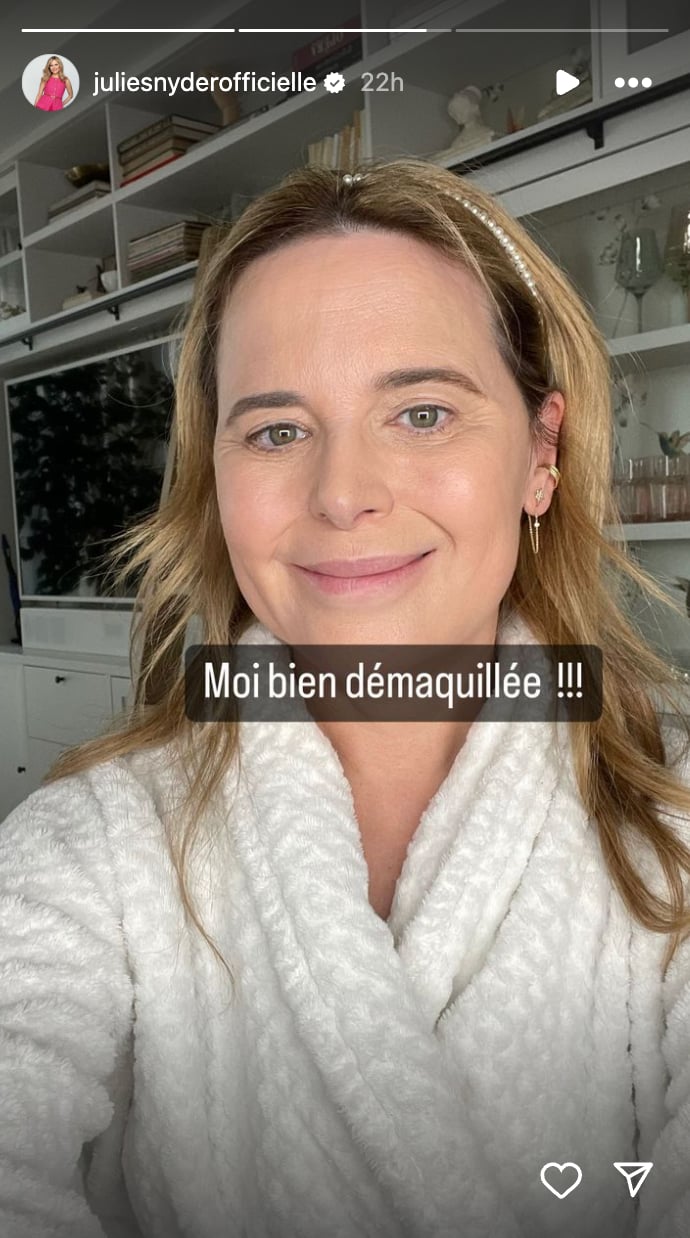 Julie Snyder prend la pose sans maquillage et sa photo fait beaucoup réagir