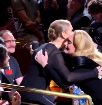 Célion Dion fond en larmes au concert d'Adele et elle est réconfortée par celle-ci