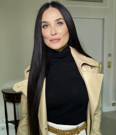 Demi Moore serait amoureuse d’un chanteur connu qui est près de 30 ans plus jeune qu’elle