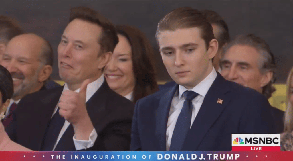 L'attitude d'Elon Musk pendant l'investiture de Donald Trump fait beaucoup réagir