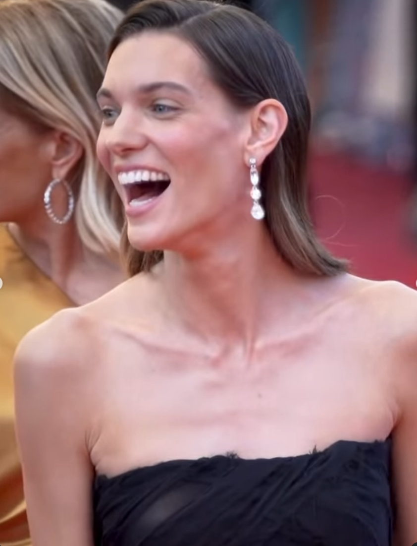 La robe de Charlotte Cardin fait tourner toutes les têtes sur le tapis rouge à Cannes