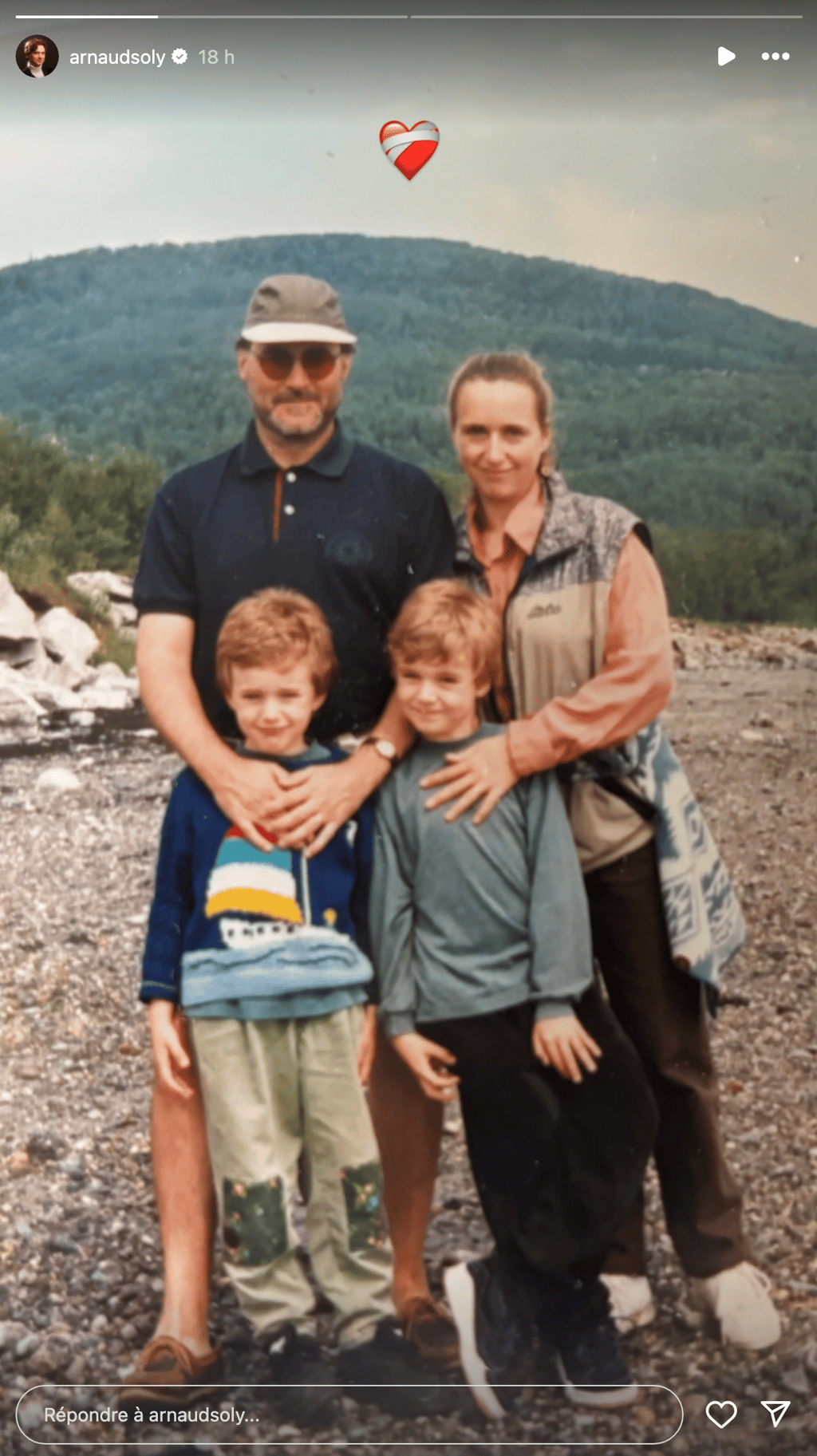 Arnaud Soly partage une émouvante photo après le décès de son père cette semaine