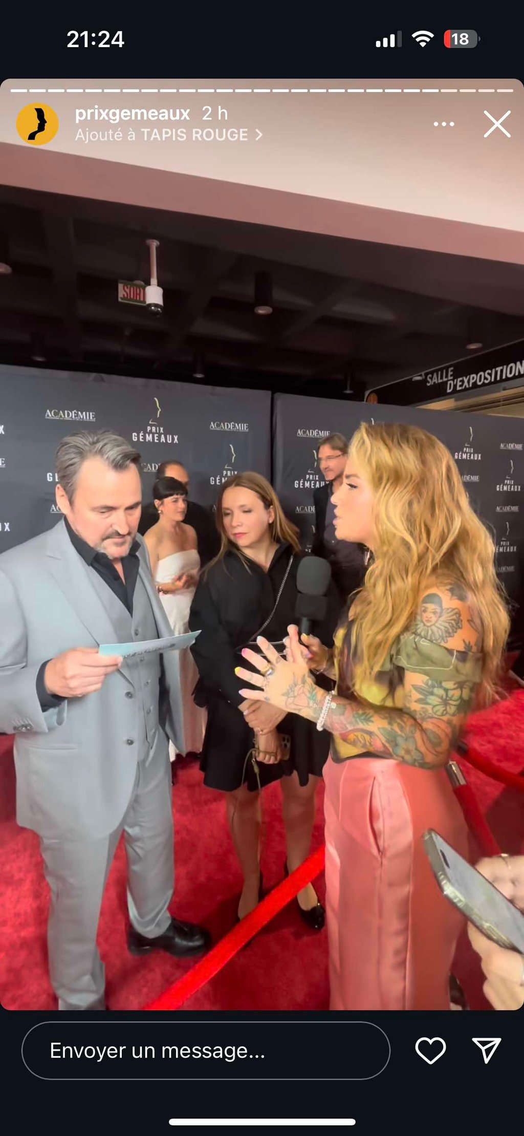 La robe audacieuse de Mélissa Désormeaux-Poulin vole la vedette sur le tapis rouge des Gémeaux