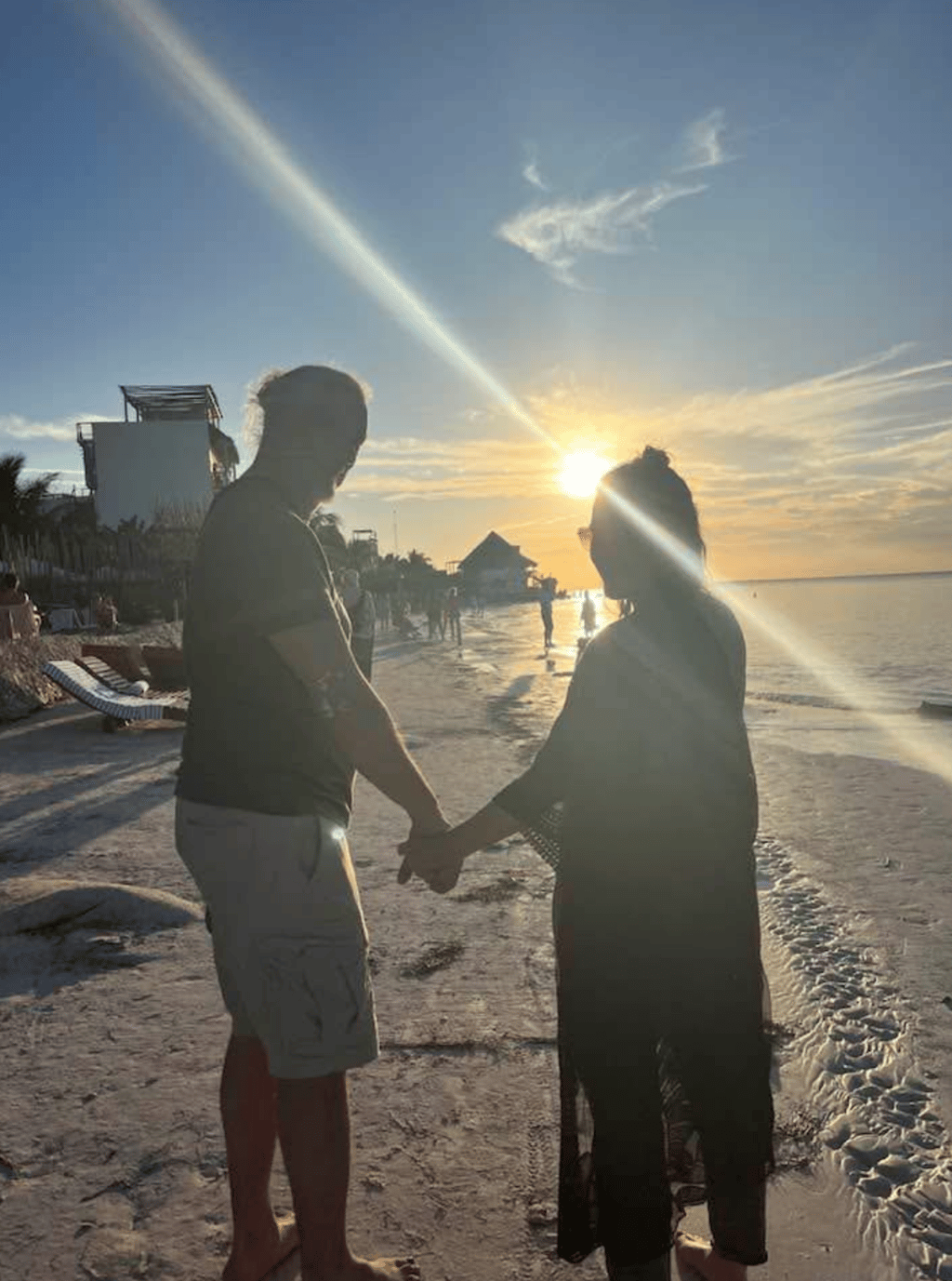L'amoureuse de Normand D'Amour célèbre leur 27 ans d'amour avec une photo pleine de romantisme