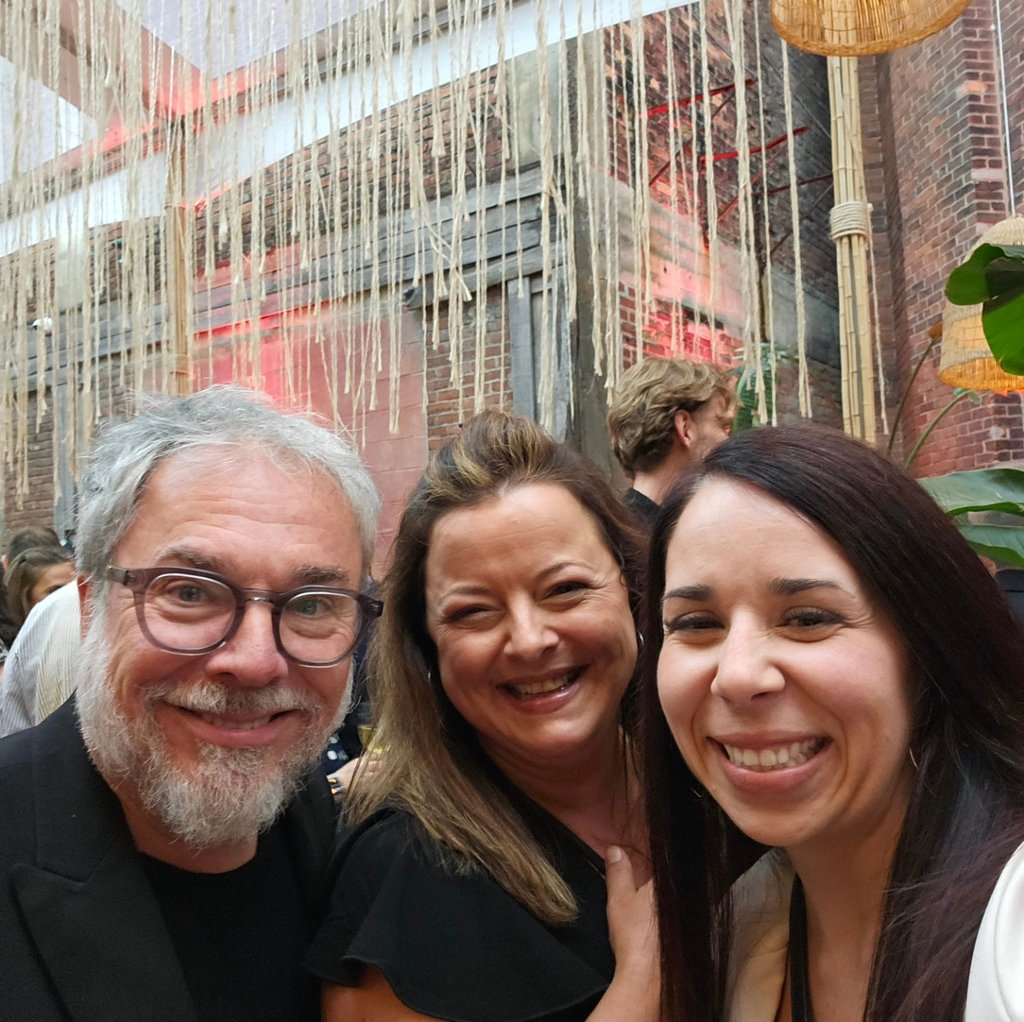 Sandra Plourde de MasterChef Québec prend la pose avec un invité spécial pour une grande occasion