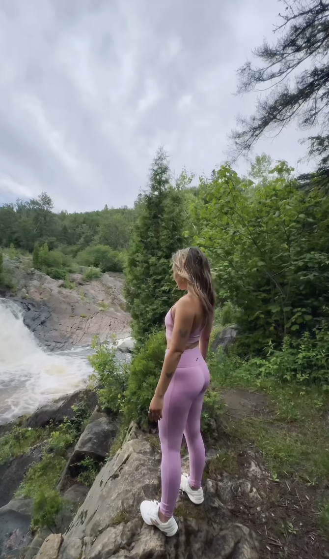 Géraldine Lamarche de Salut Bonjour fait tourner les têtes pendant ses vacances au Québec