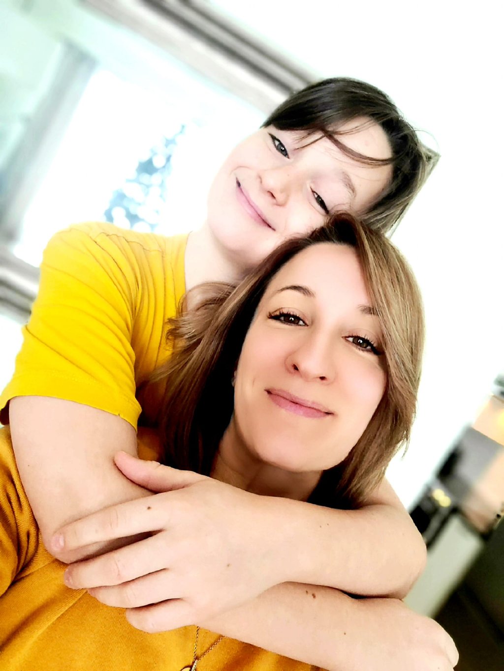 8 superbes photos de la cheffe d'antenne Marie-Christine Bergeron avec son conjoint et ses enfants