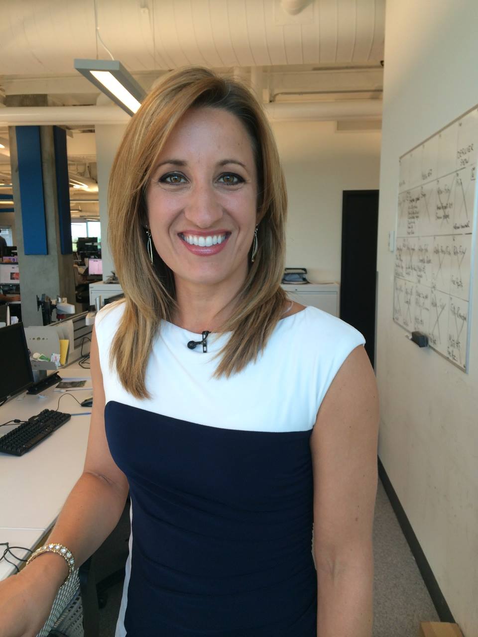 8 superbes photos de la cheffe d'antenne Marie-Christine Bergeron avec son conjoint et ses enfants