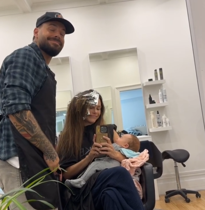 Maripier Morin prend la pose avec son fils chez le coiffeur et elle dévoile sa nouvelle tête