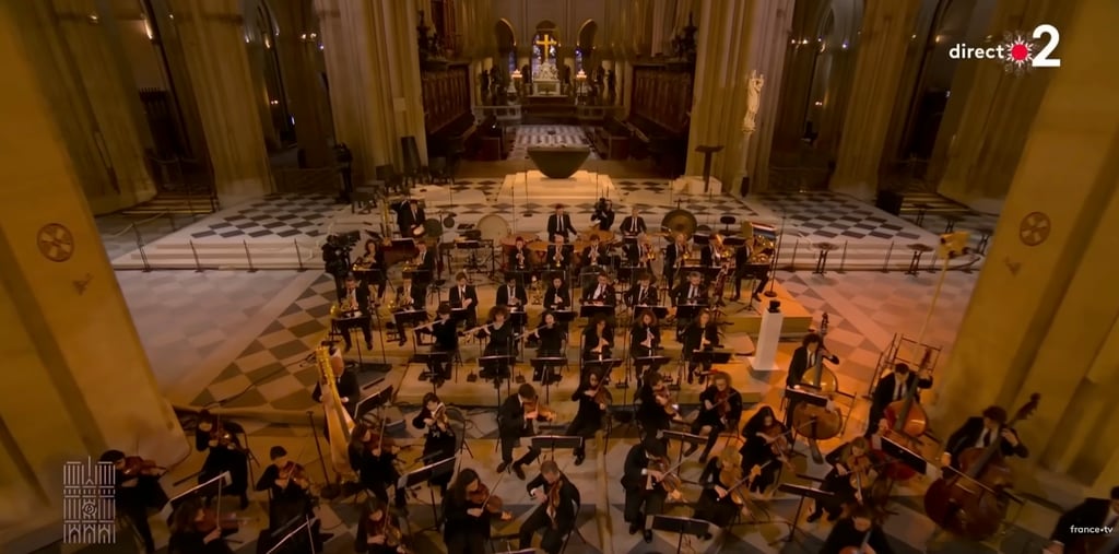 La prestation de Garou vole la vedette lors de la réouverture de la cathédrale Notre-Dame de Paris.