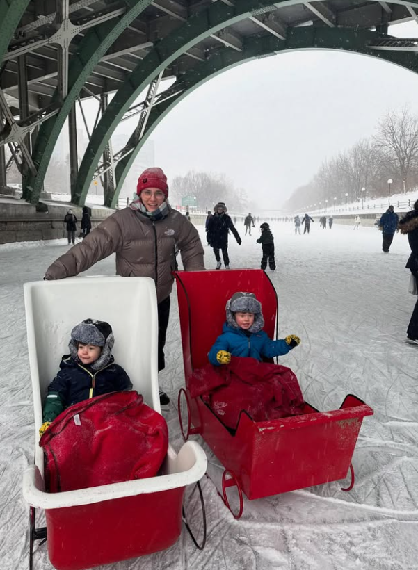 Katherine Levac partage une adorable photo de retrouvaille avec ses jumeaux