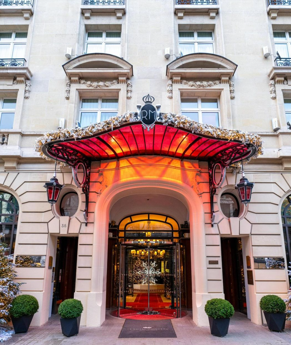 Céline Dion loge dans un hôtel hallucinant à Paris et vous allez comprendre en voyant l'intérieur