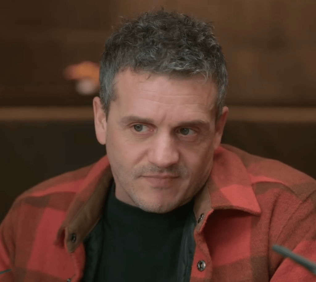 Les larmes aux yeux, Patrice Bélanger revient sur un moment de sa vie qu’il regrette profondément