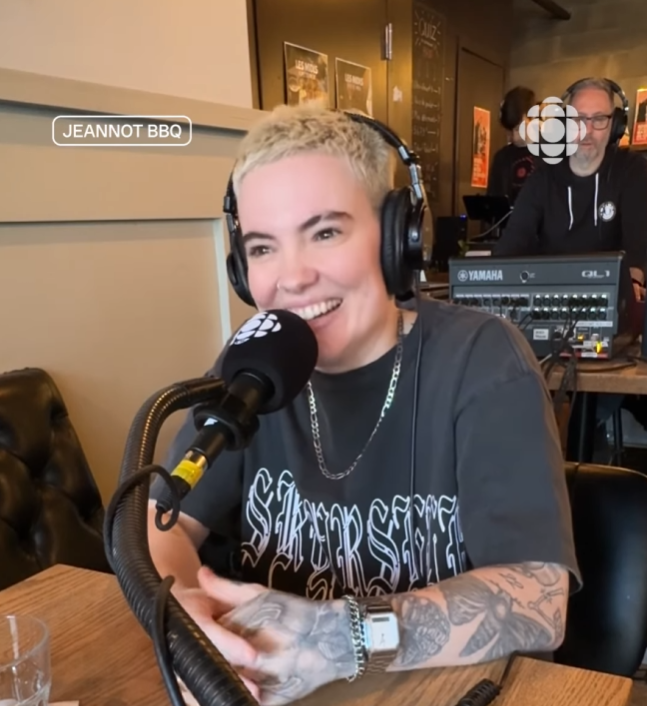 Roxane Bruneau dévoile comment elle a réagi en entendant une de ses chansons la première fois à la radio