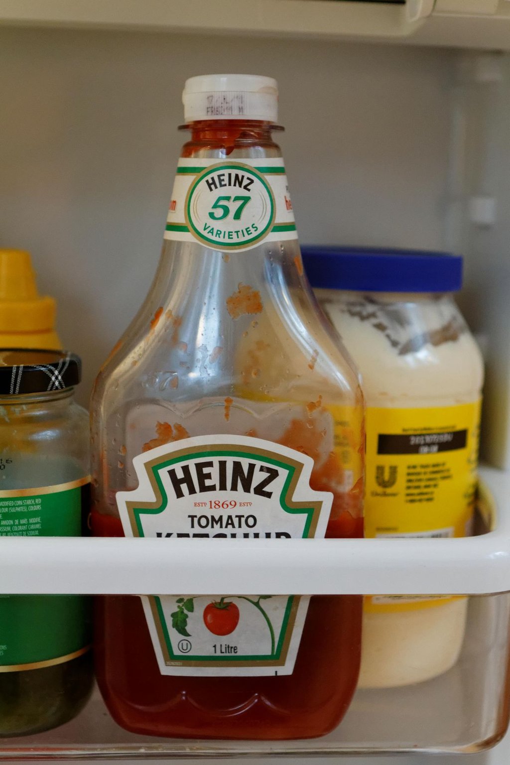 Le ketchup va-t-il au frigo ou dans l'armoire? Heinz répond à cette grande question!