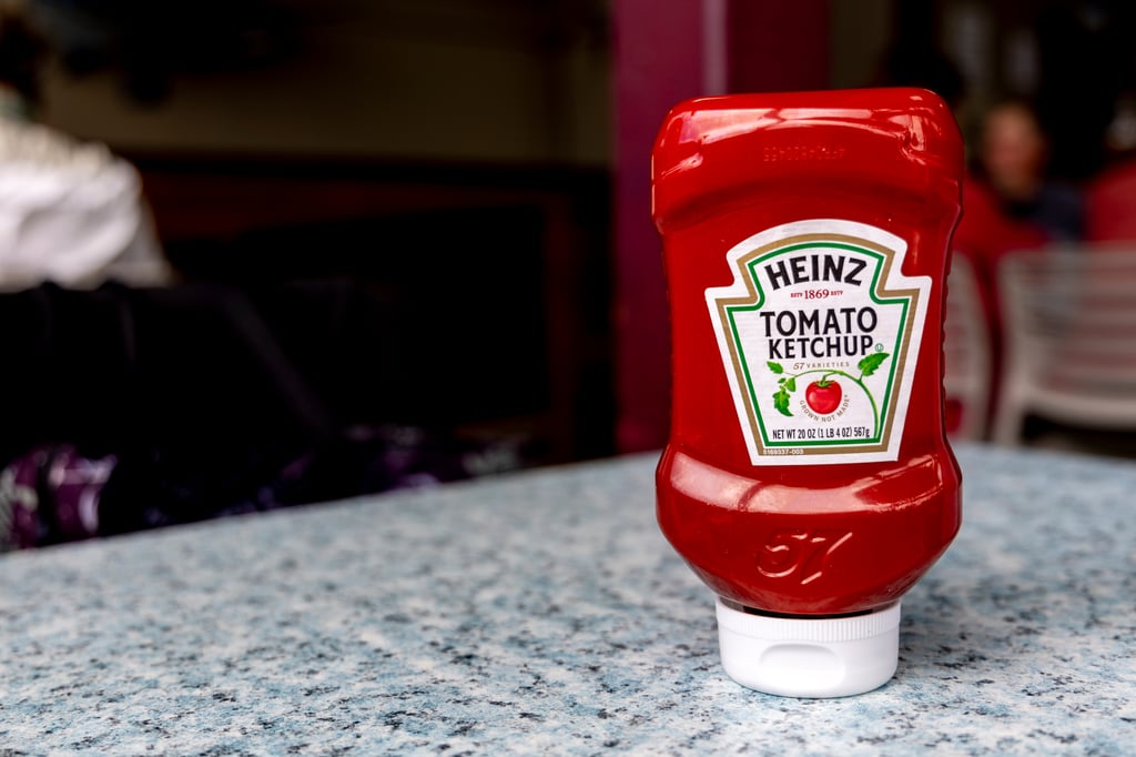 Le ketchup va-t-il au frigo ou dans l'armoire? Heinz répond à cette grande question!