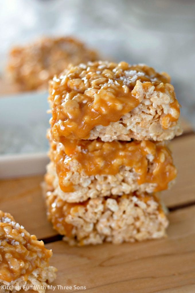 Carrés aux Rice Krispies au caramel salé