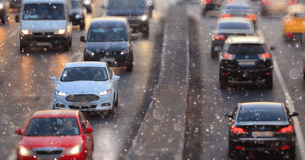 La neige va compliquer le retour à la maison pour des milliers de Québécois cet après-midi