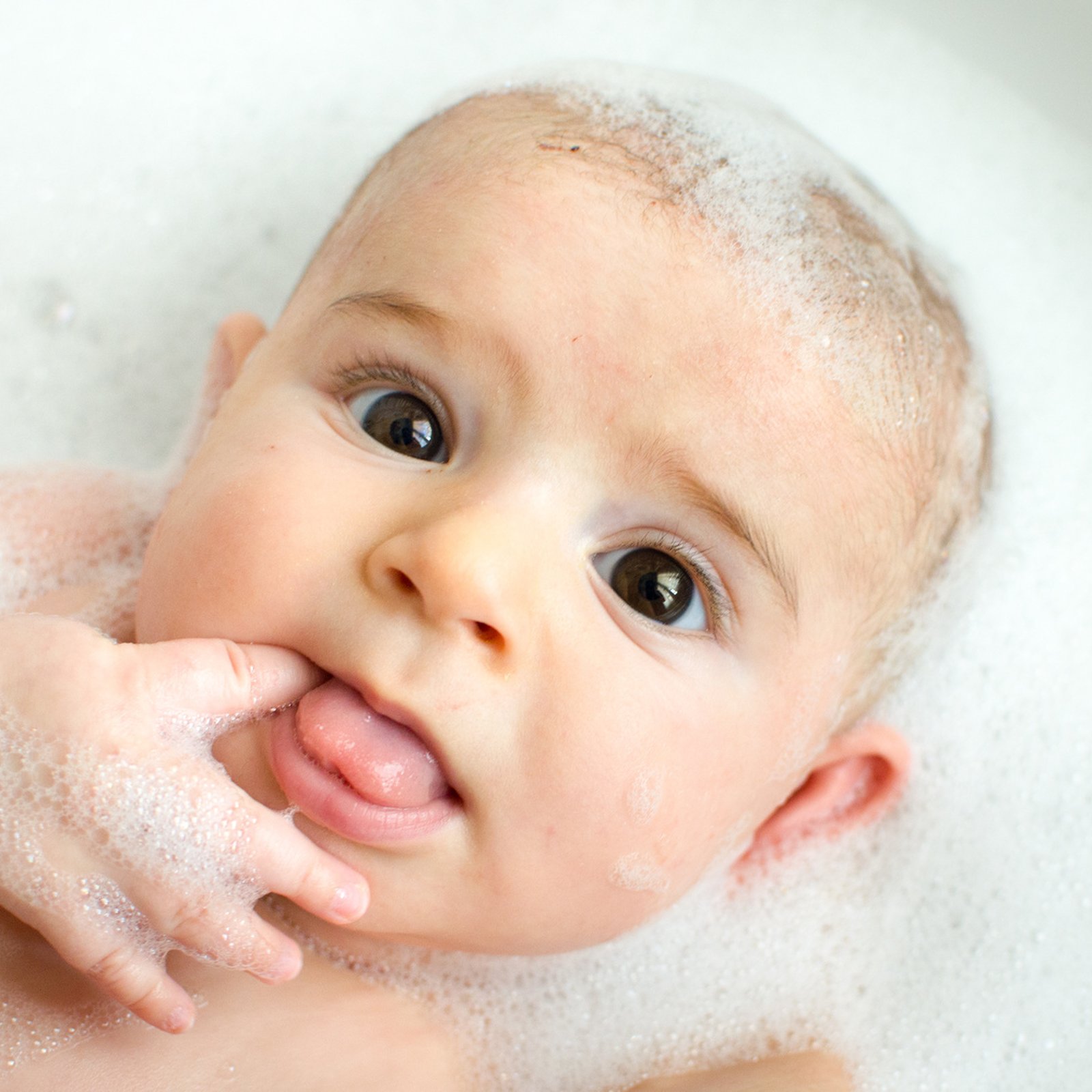 À quelle fréquence faut-il donner le bain à vos jeunes enfants?