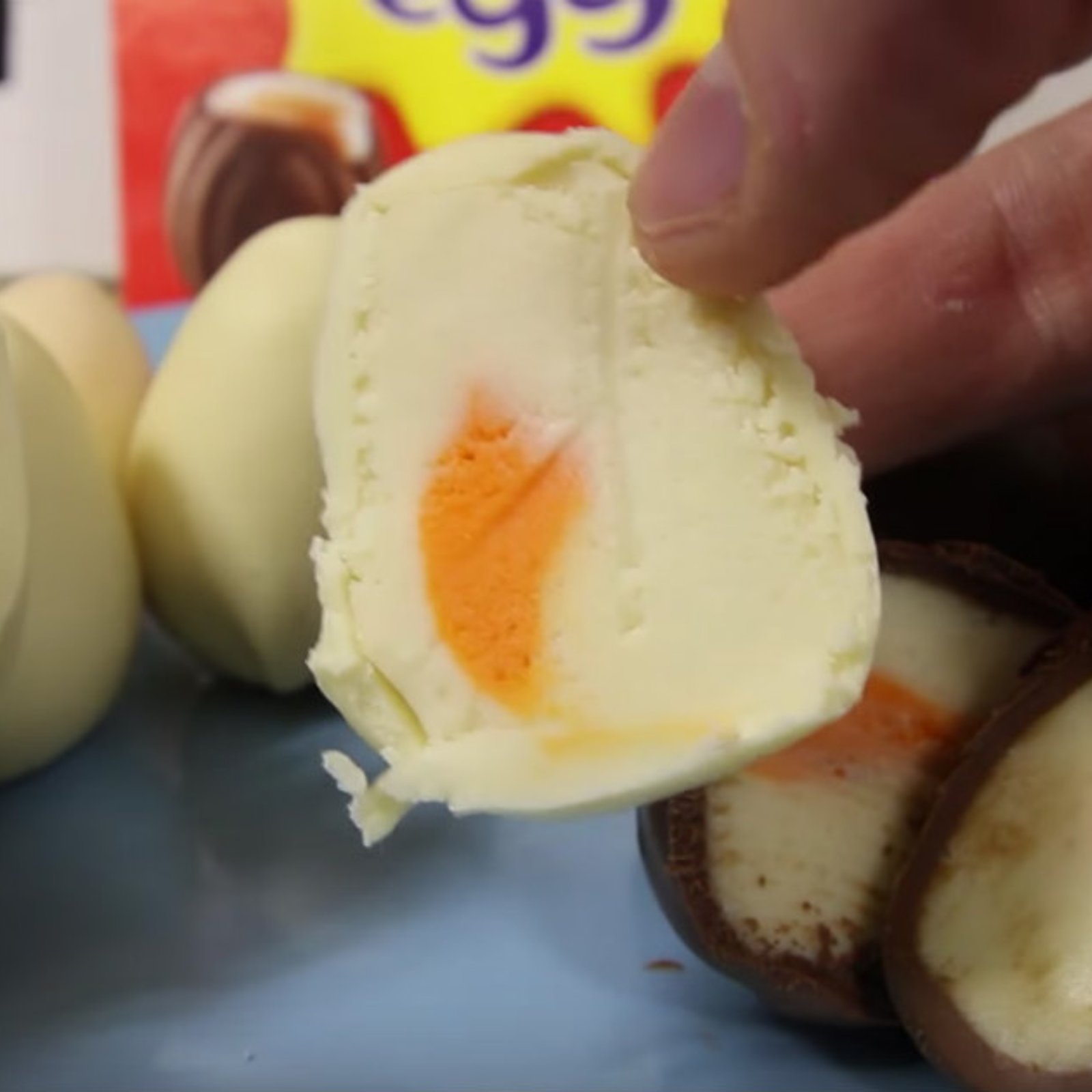 Alerte sucrée!!! Voici LA recette pour faire des œufs à la crème Cadbury à la maison!