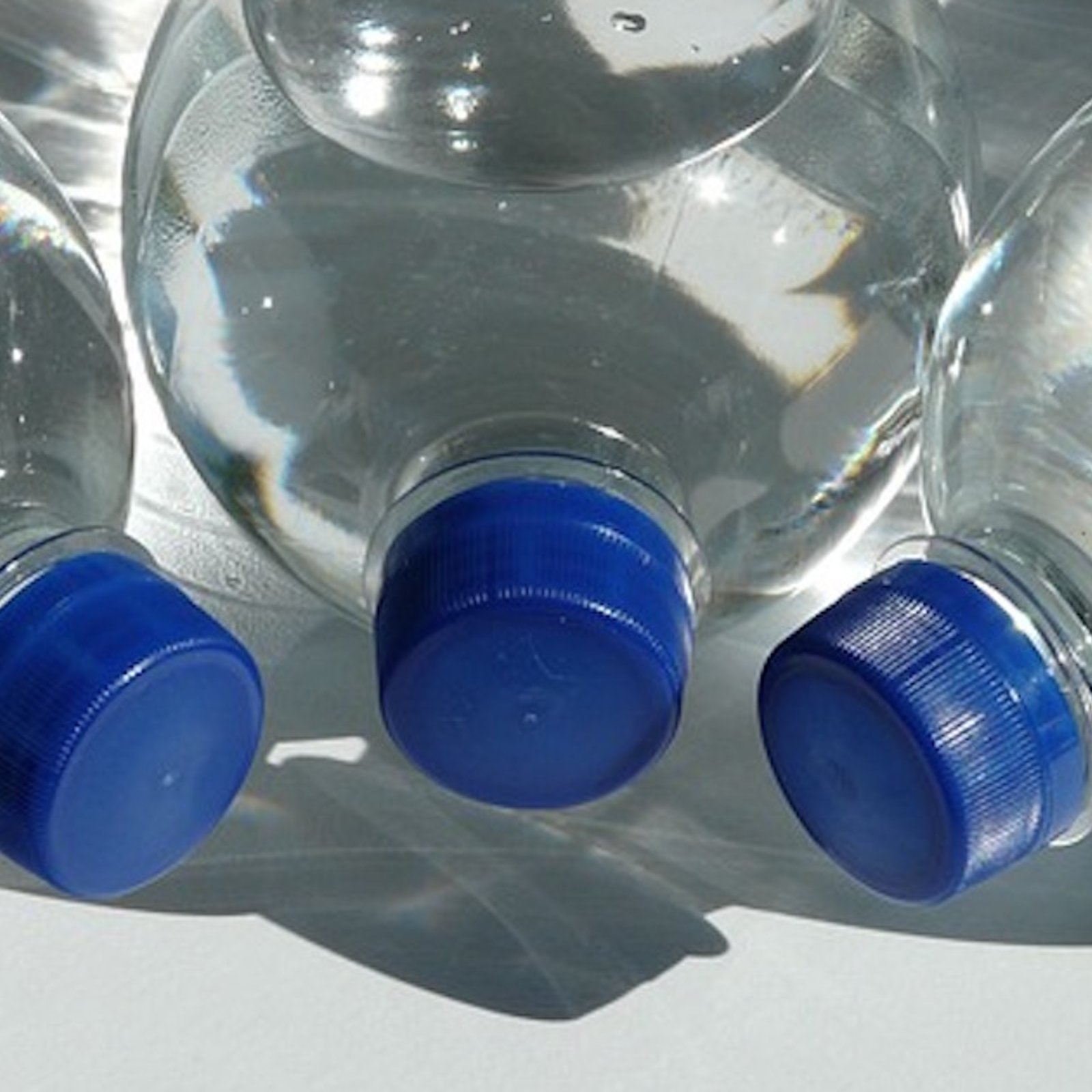 Voici pourquoi on ne devrait pas réutiliser une vieille bouteille d’eau en plastique