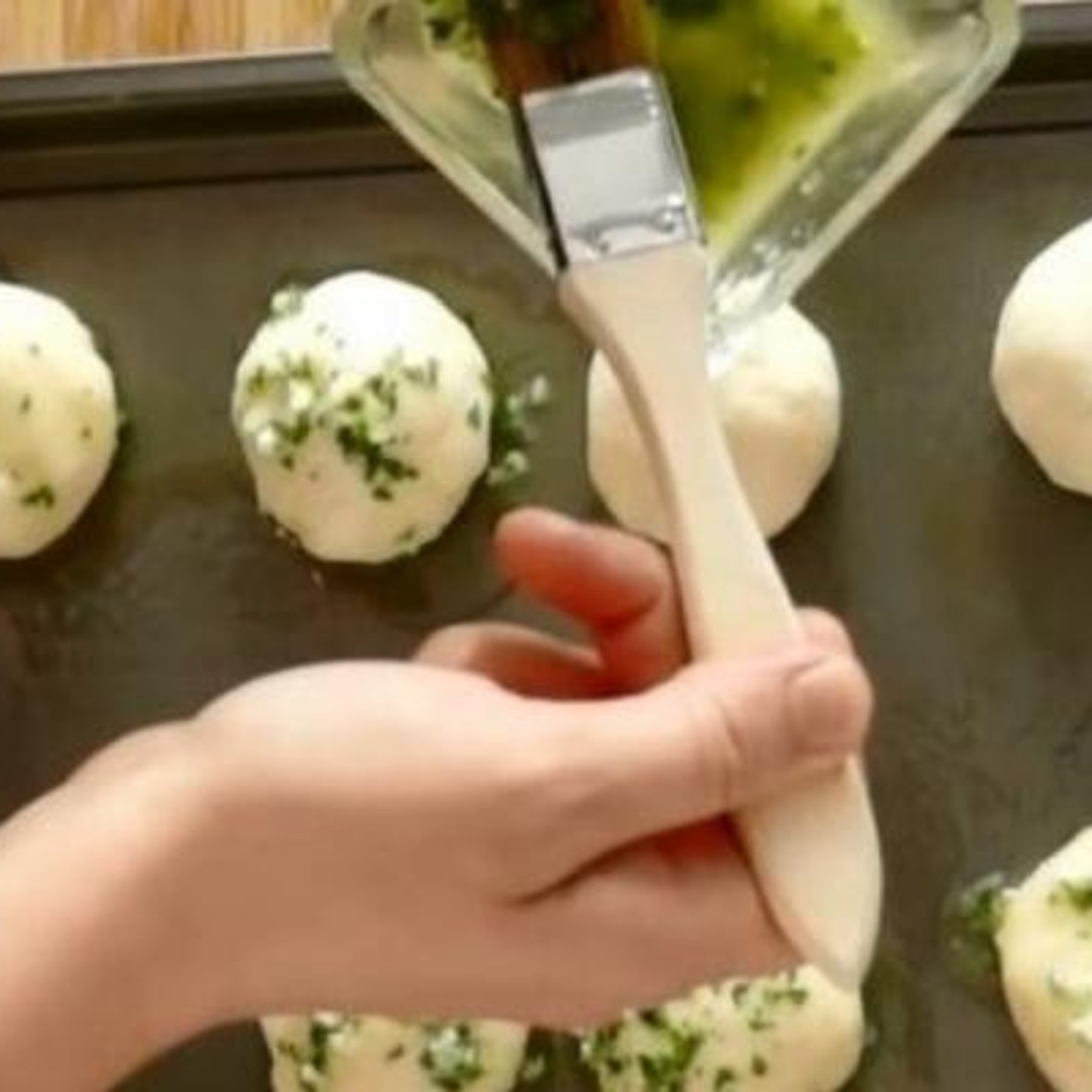 Pain à l'ail, farci au fromage mozzarella ! Une recette facile, mais avant tout IRRÉSISTIBLE