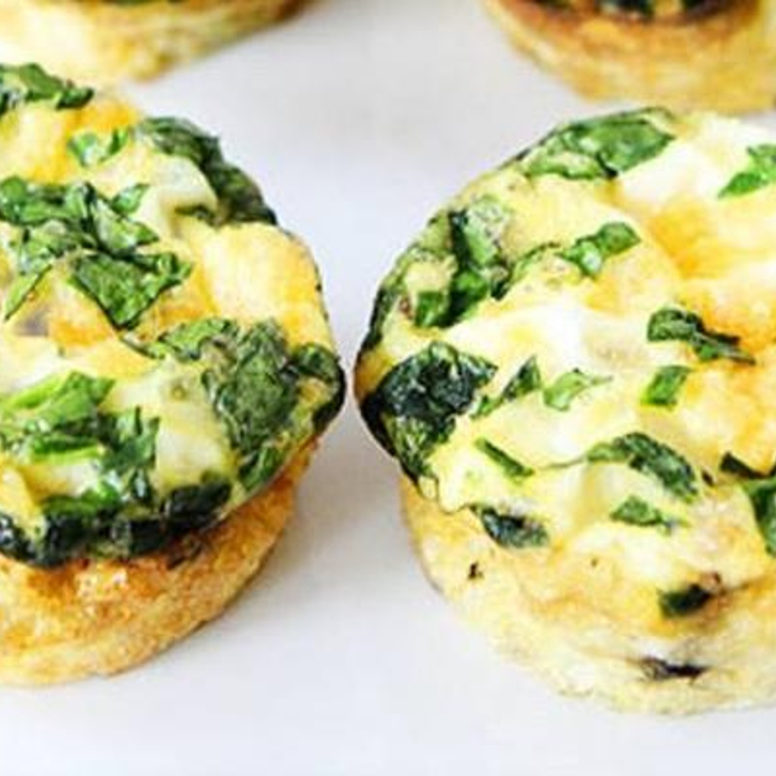 Mini omelette aux épinards pour les fans de la saucisse