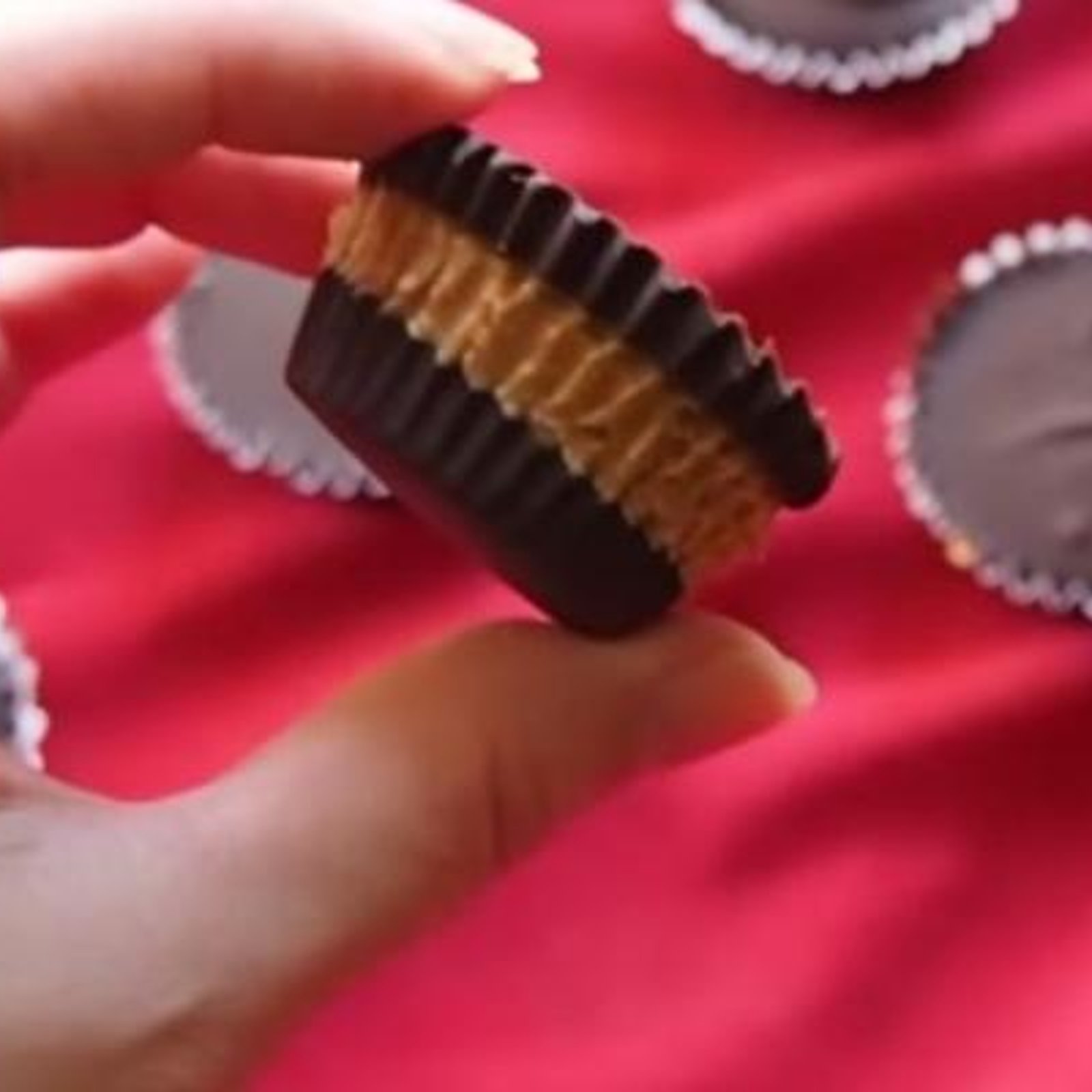 Fabriquer ses propres Reese's en trois étapes simples et rapides... MIAM!