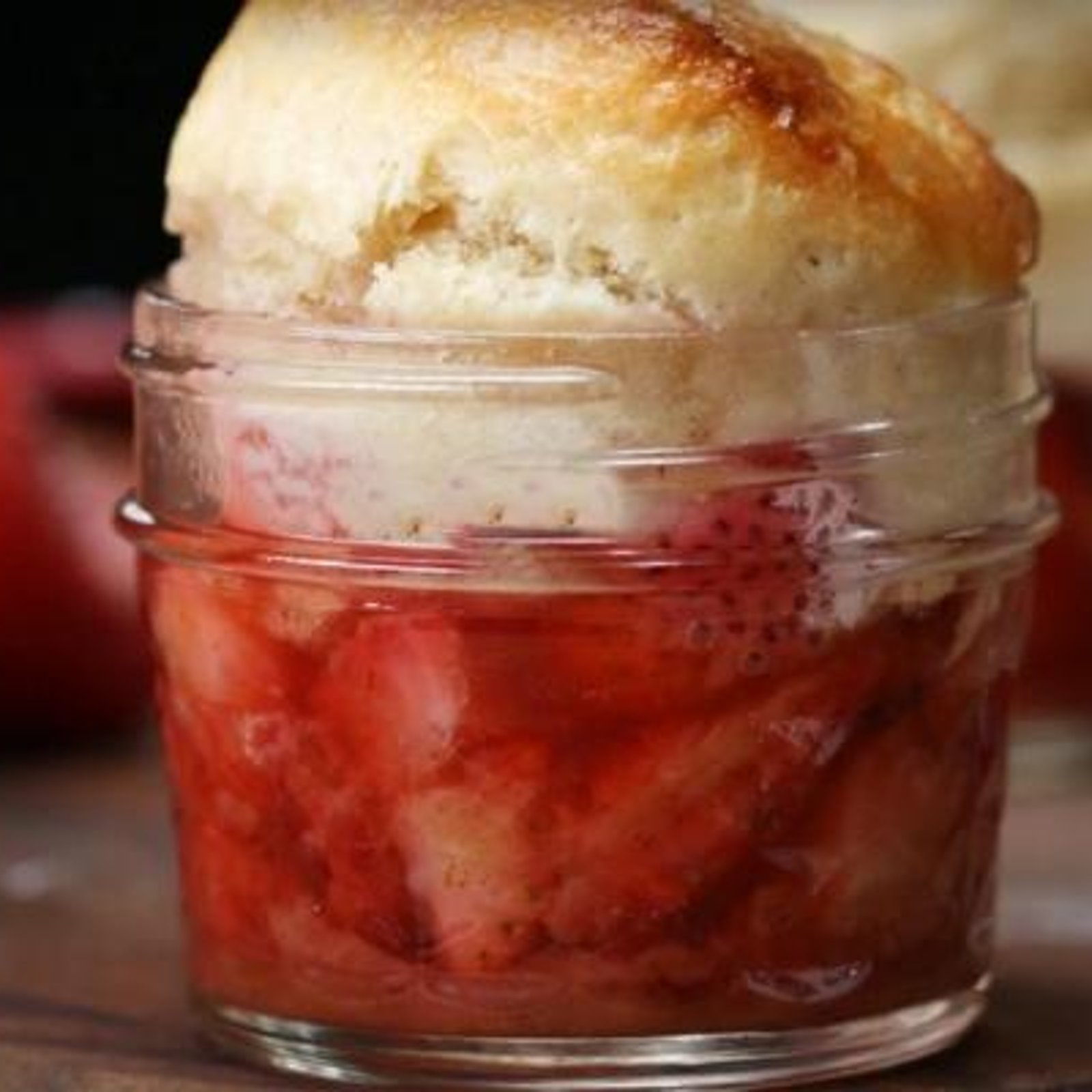 Petits pots à la fraise, à la rhubarbe et au babeurre