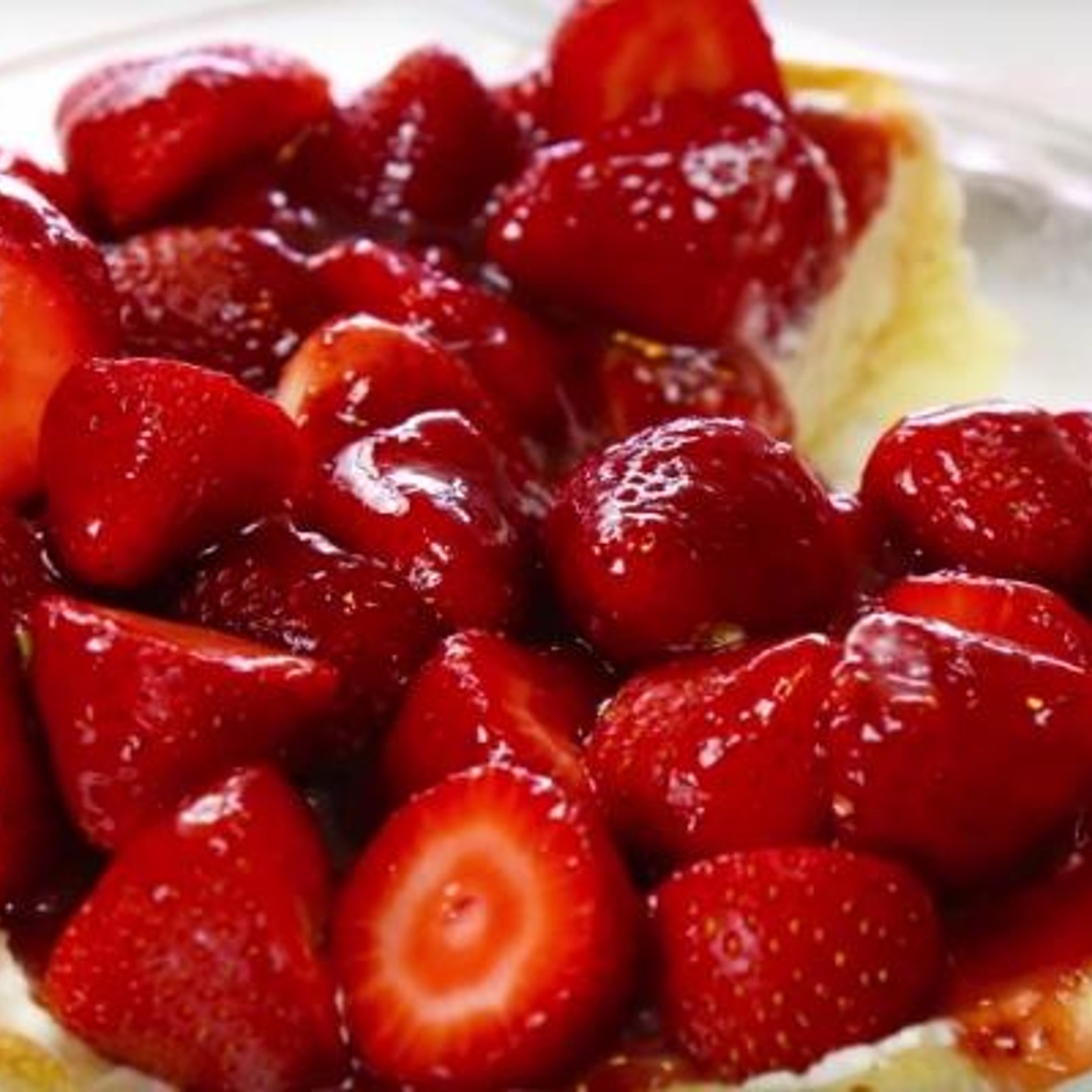 Profitons de la saison des fraises au maximum...Voici une excellente tarte aux fraises