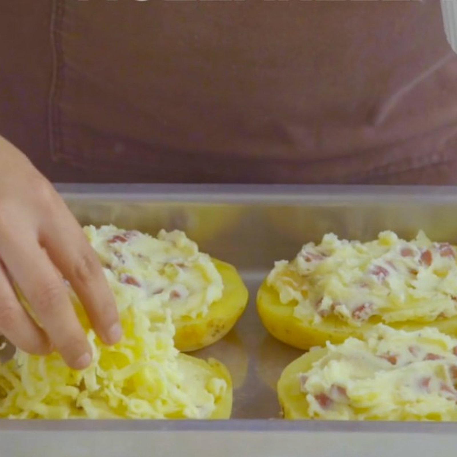 Pommes de terre farcies à la saucisse : Un petit déjeuner à faire ce week-end 