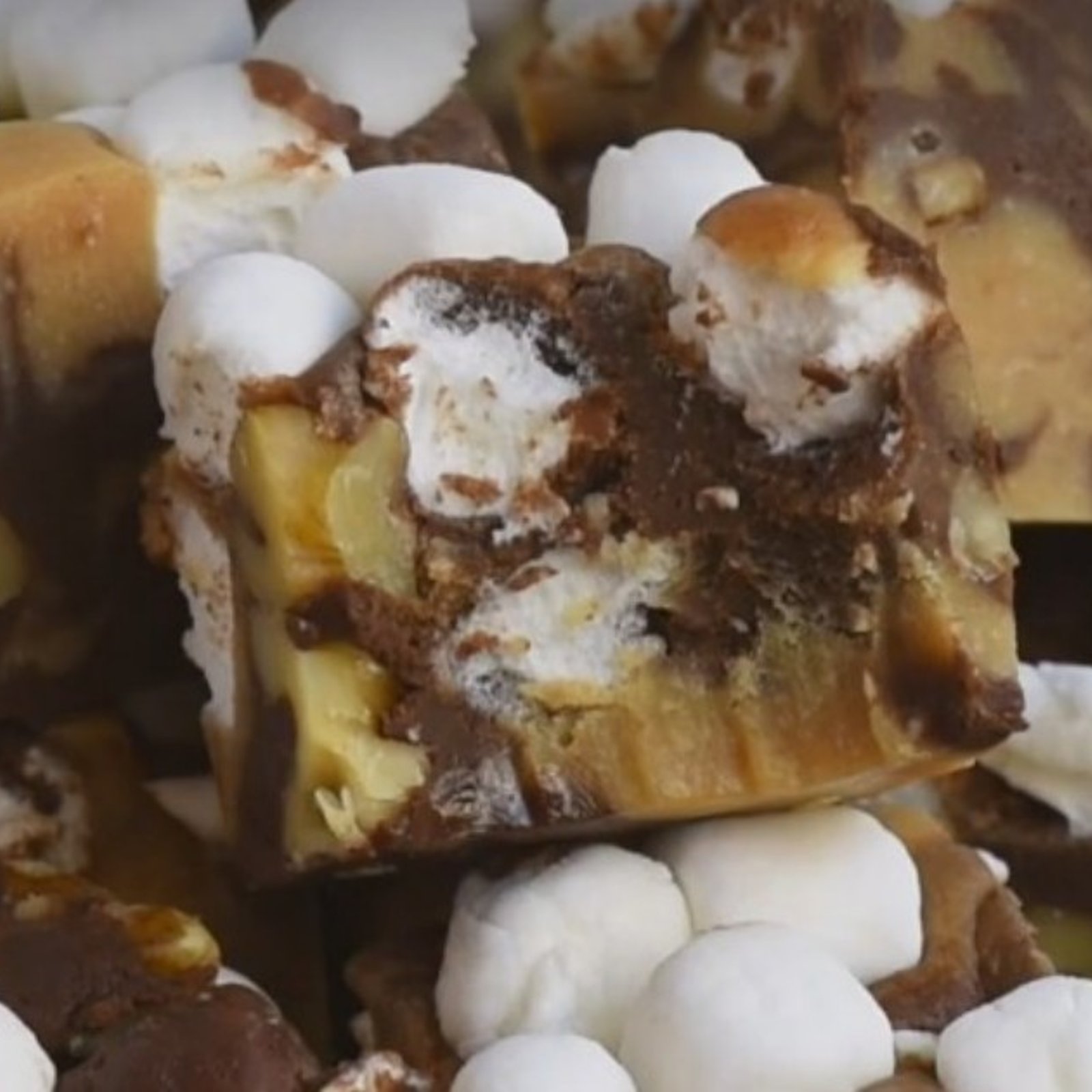 Ce fudge décadent est tout ce dont vous avez besoin pour un Noël réussi à la perfection