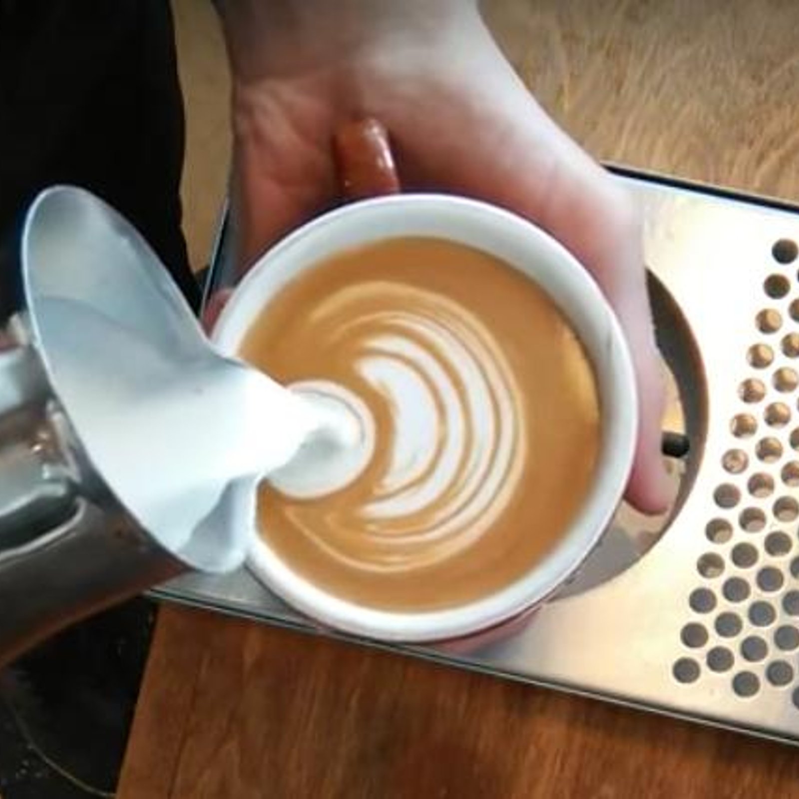 Étrennez votre machine espresso reçue à Noël en tentant l'ART LATTÉ!