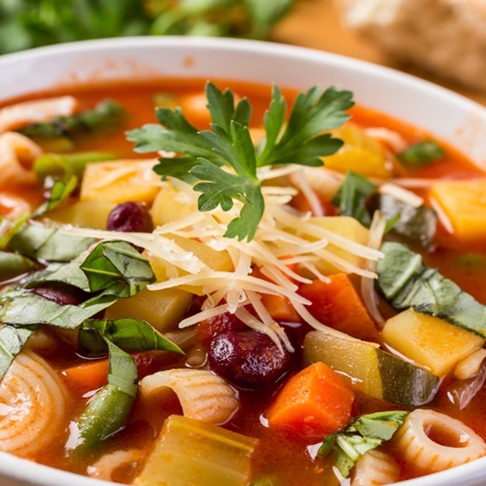 Une p'tite soupe réconfortante, la meilleure des minestrone à la mijoteuse!