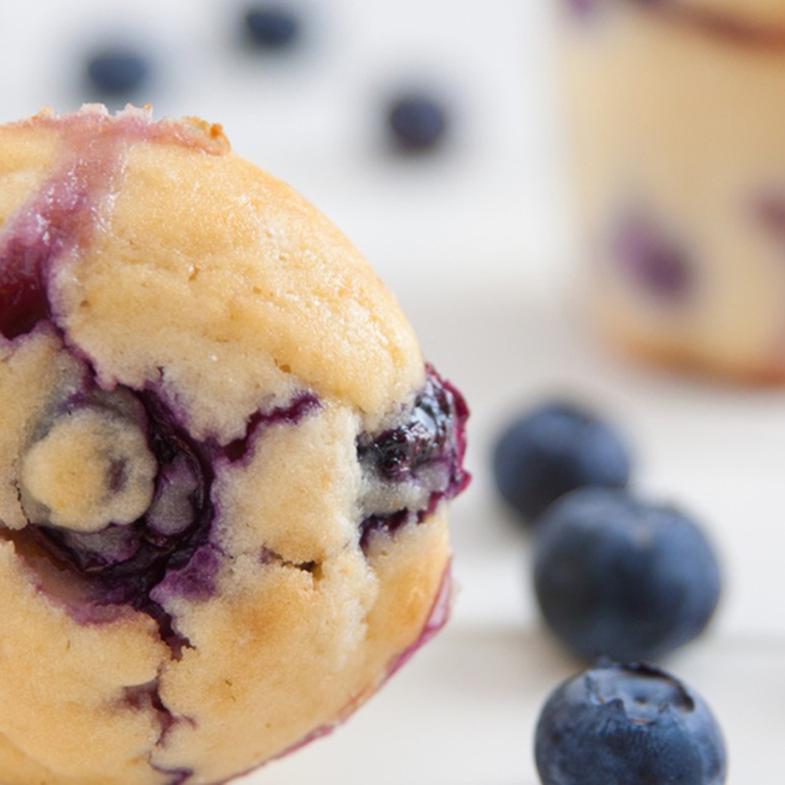 Ces muffins sont uniques! Voici le muffin aux bleuets, fait de pâte à crêpe et de sirop d'érable!