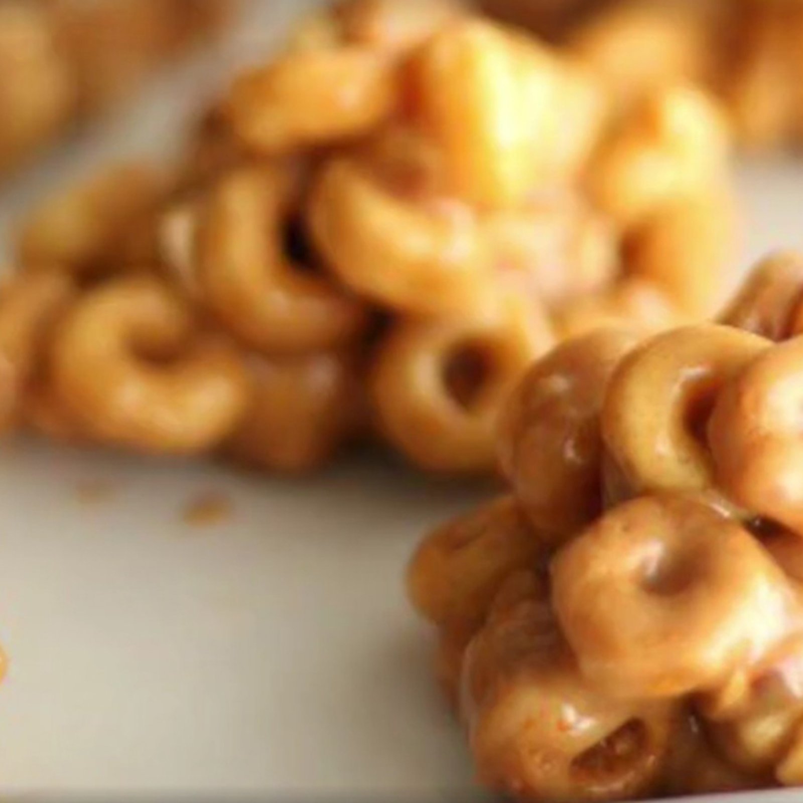 Une petite grignotine santé aux Cheerios et au beurre d'arachide pour vous gâter.