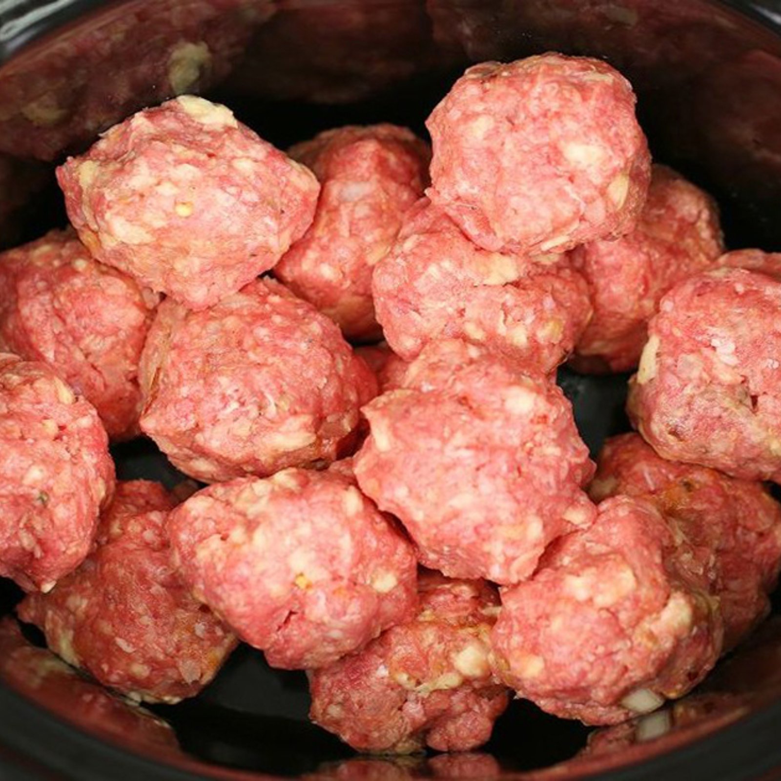 Des boulettes maison tendres et juteuses cuites à la mijoteuse pour un résultat parfait