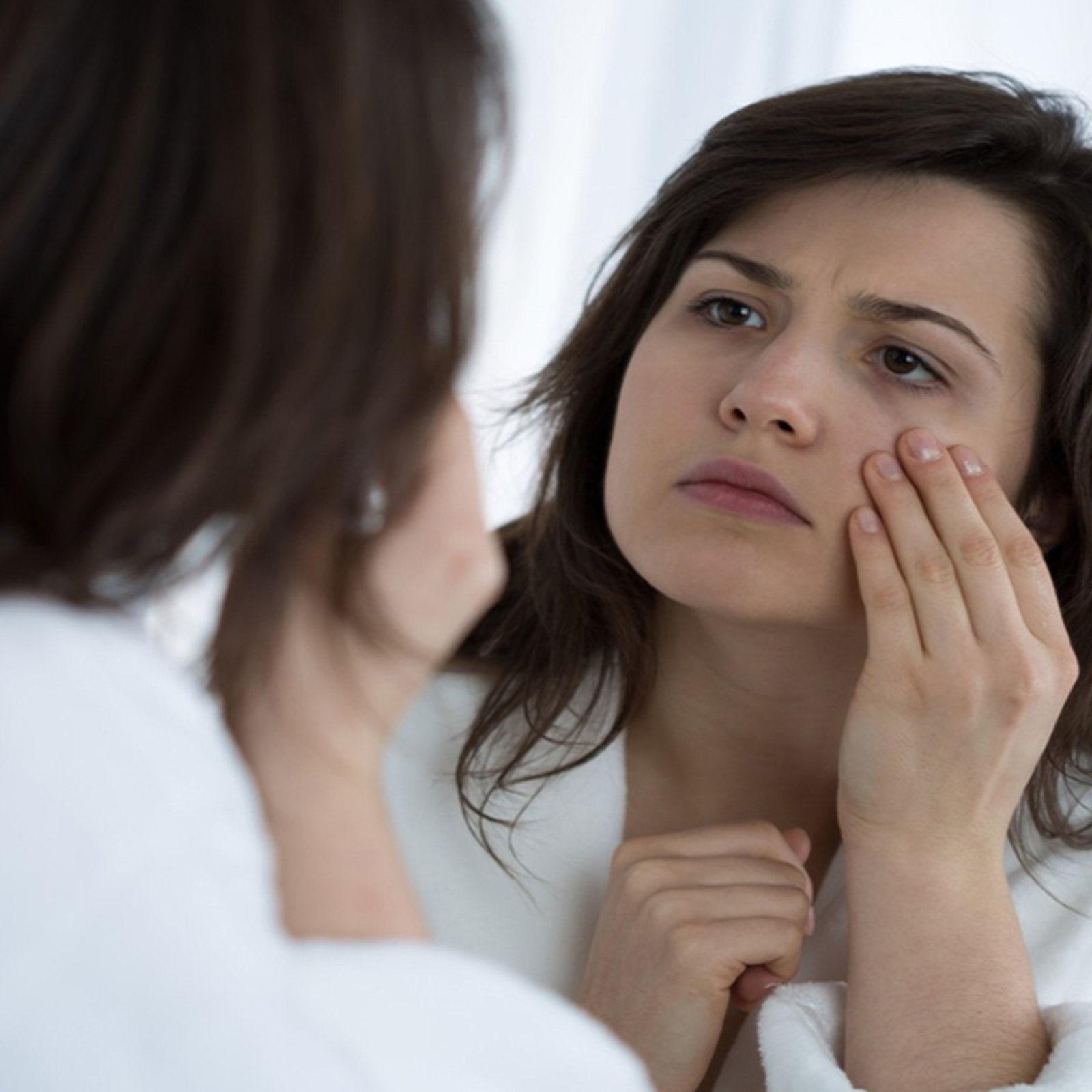 Une solution 100% naturelle et super EFFICACE pour se débarrasser des cernes!