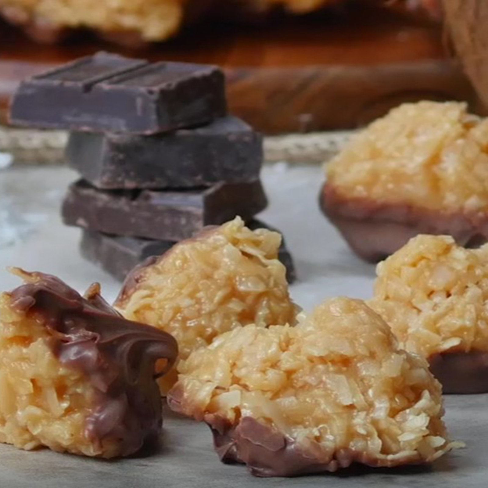 Transformez vos caramels individuels en une collation EXQUISE! Des macarons au caramel salé